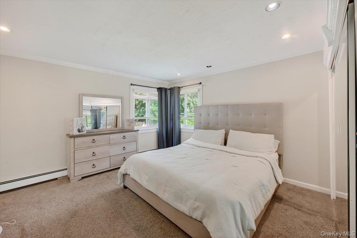 18 Sugarbush Lane, Coram, NY 11727