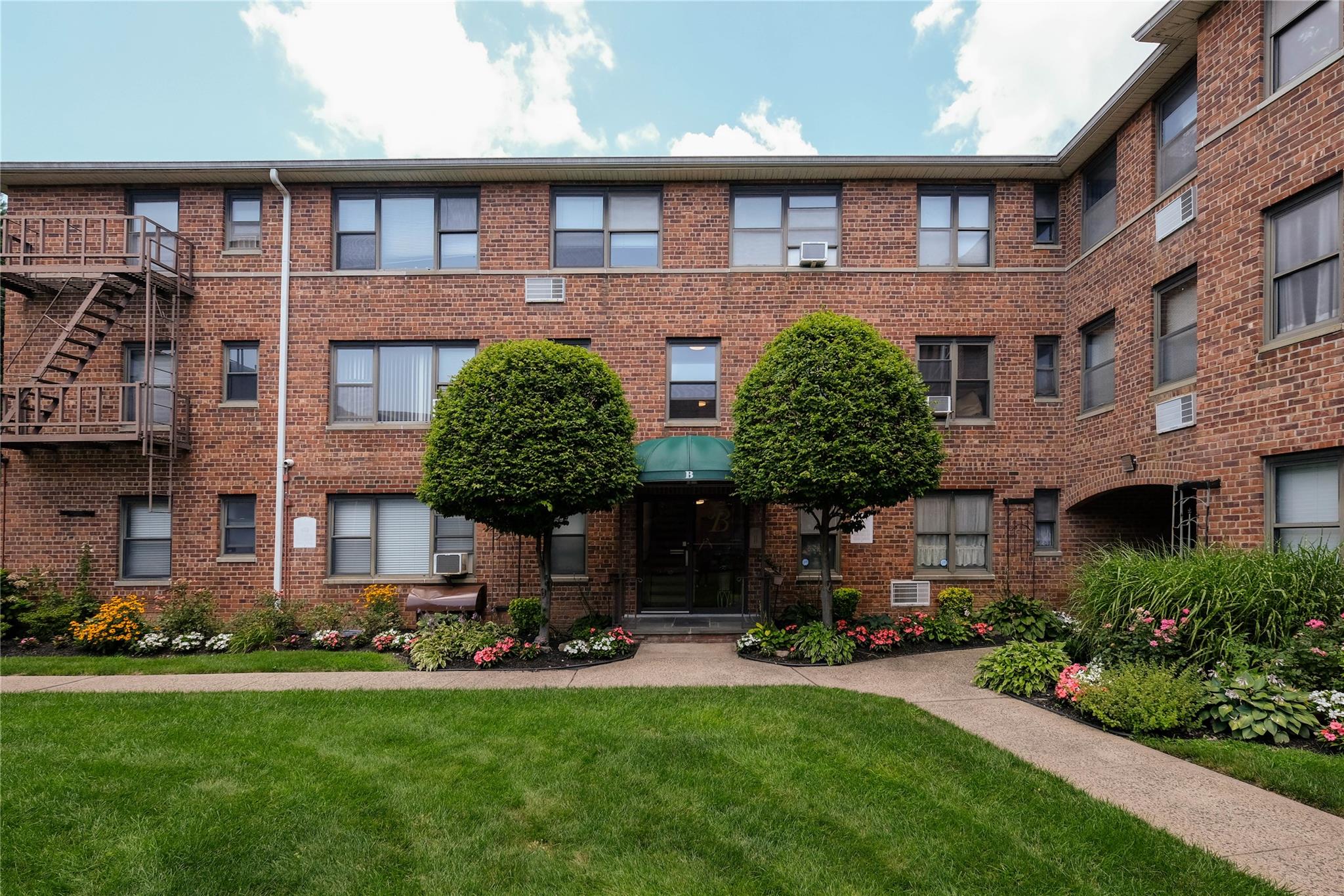 320 Atlantic Avenue # B4, East Rockaway, NY 11518