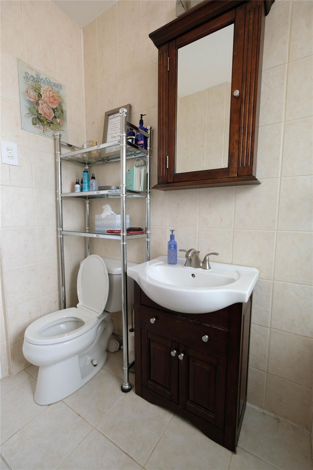 320 Atlantic Avenue # B4, East Rockaway, NY 11518