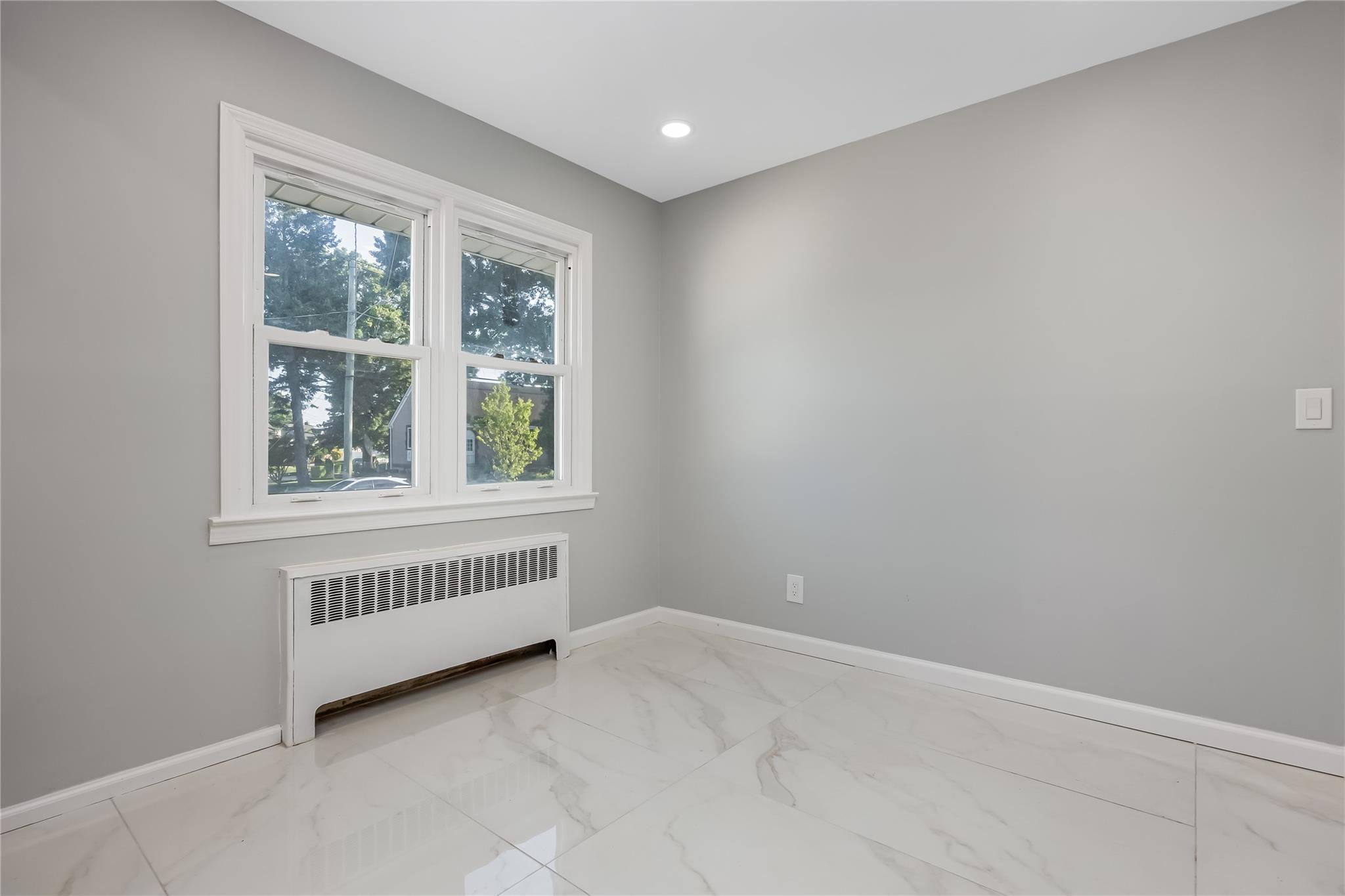 594 Fenworth Boulevard, Franklin Square, NY 11010