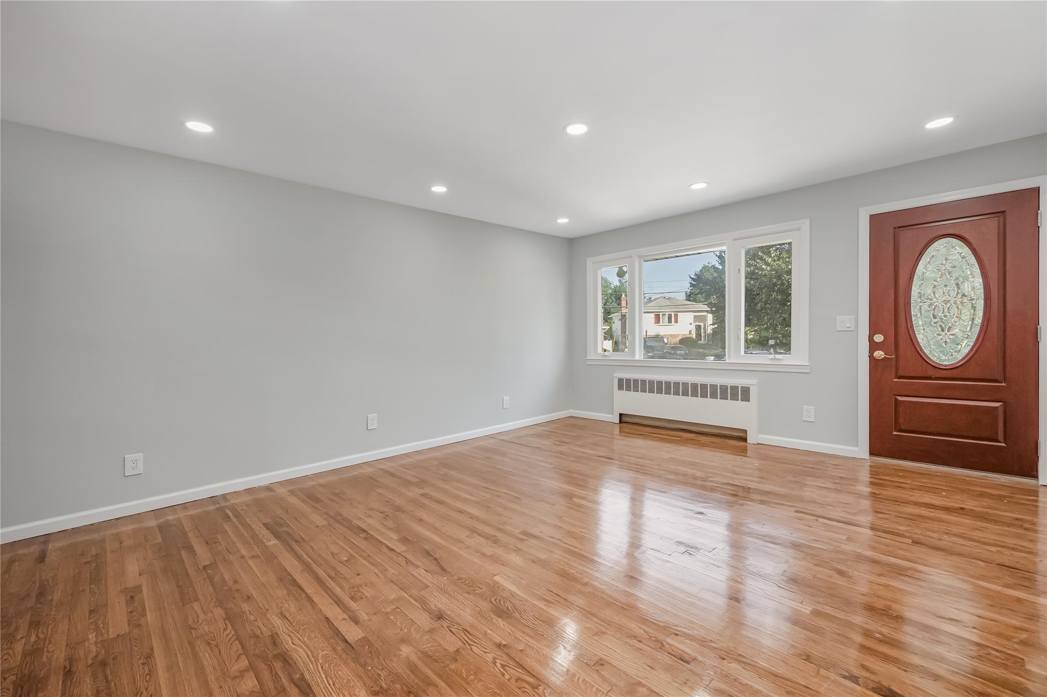 594 Fenworth Boulevard, Franklin Square, NY 11010