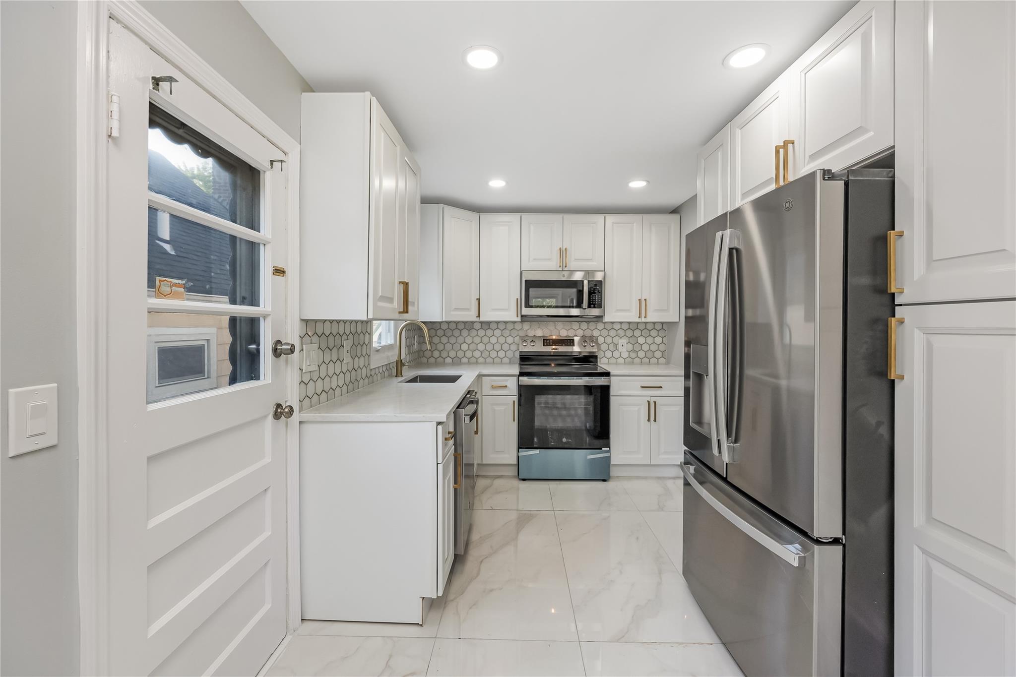 594 Fenworth Boulevard, Franklin Square, NY 11010