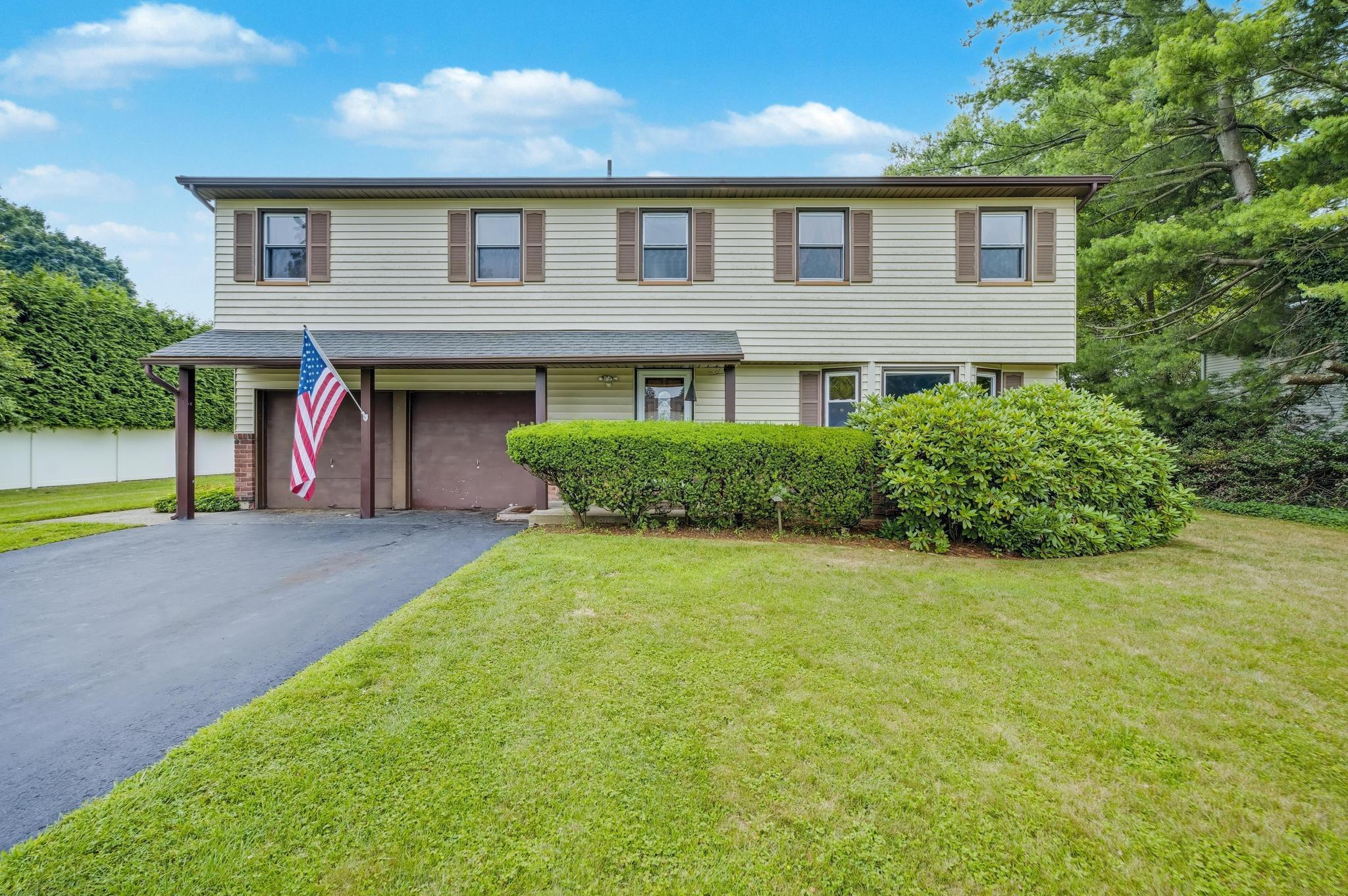 25 Woodsorrel Lane, East Northport, NY 11731