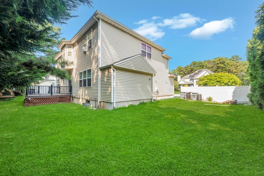 17 Mercer Street, Port Jefferson Station, NY 11776