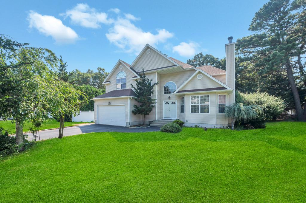 17 Mercer Street, Port Jefferson Station, NY 11776