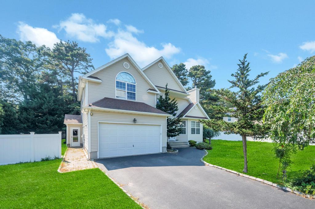 17 Mercer Street, Port Jefferson Station, NY 11776