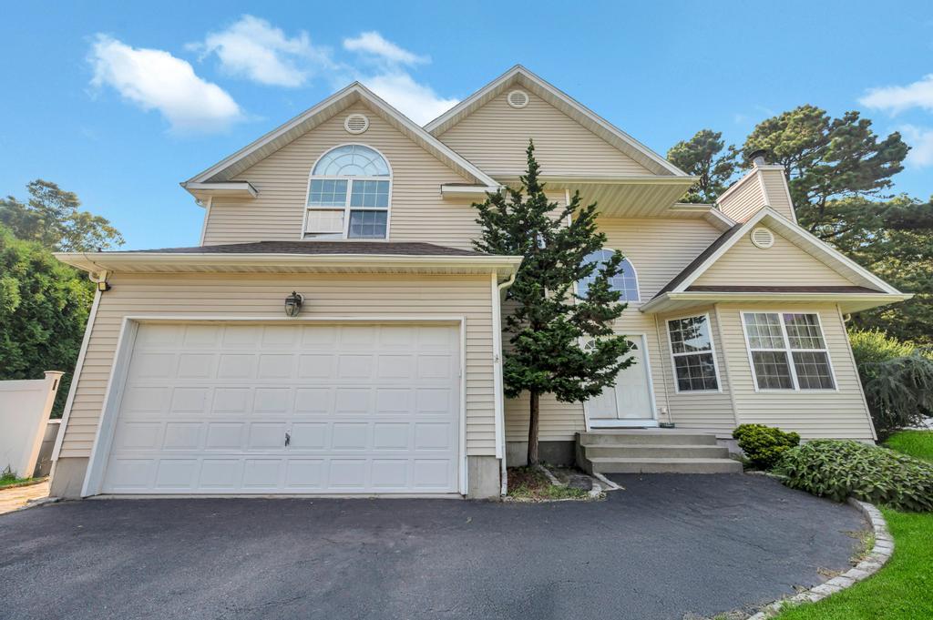 17 Mercer Street, Port Jefferson Station, NY 11776