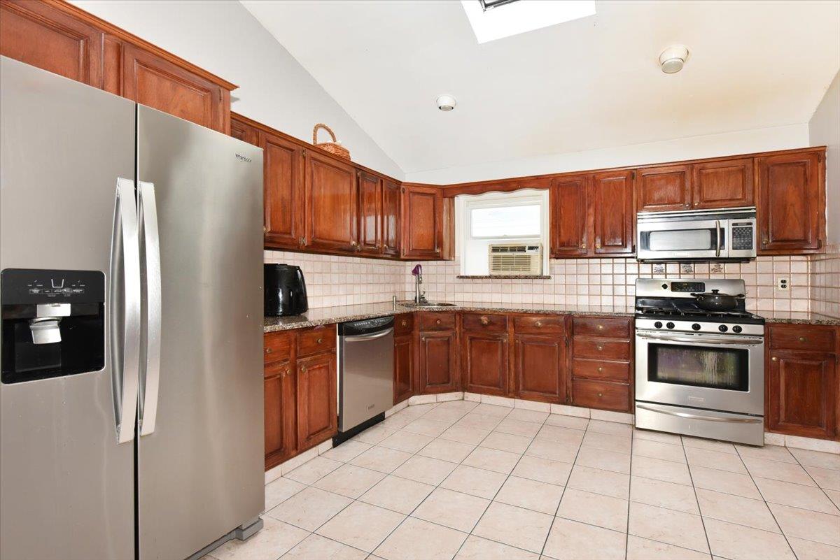 23 Monroe Street, Franklin Square, NY 11010