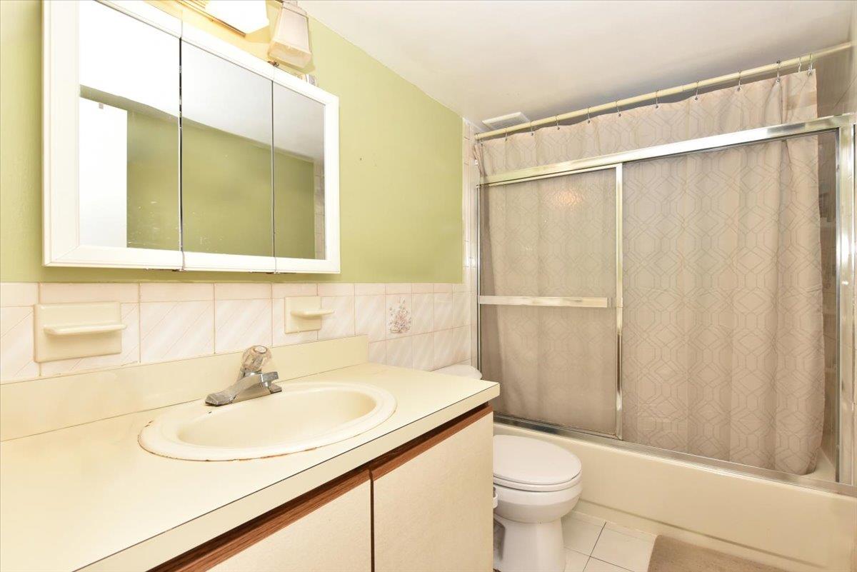 23 Monroe Street, Franklin Square, NY 11010