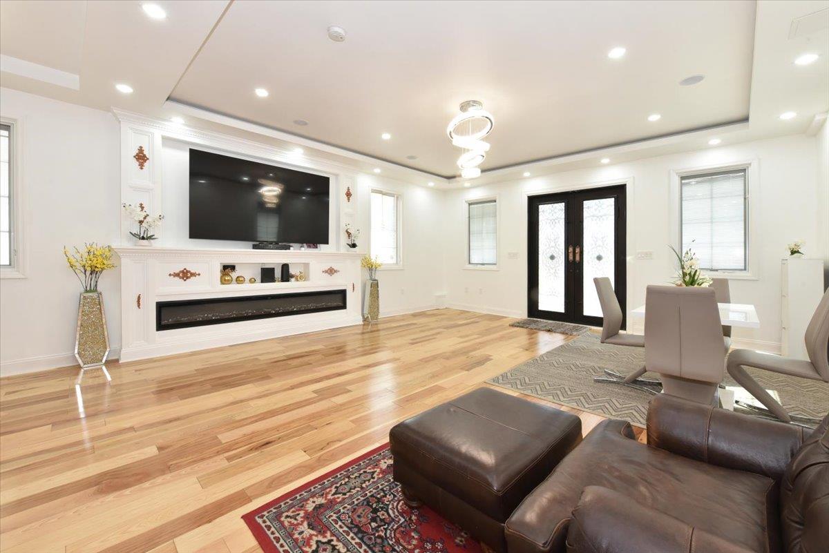 86-22 Somerset Street, Jamaica Estates, NY 11432