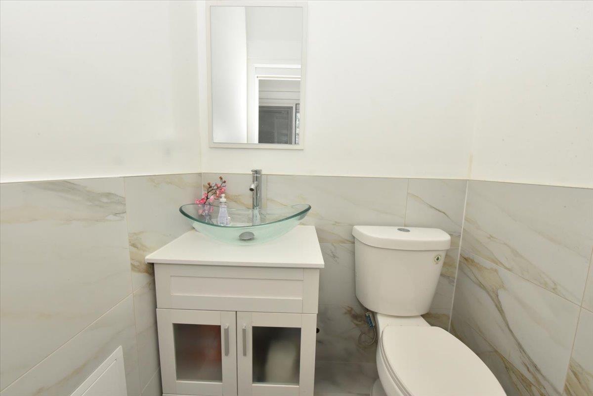 86-22 Somerset Street, Jamaica Estates, NY 11432