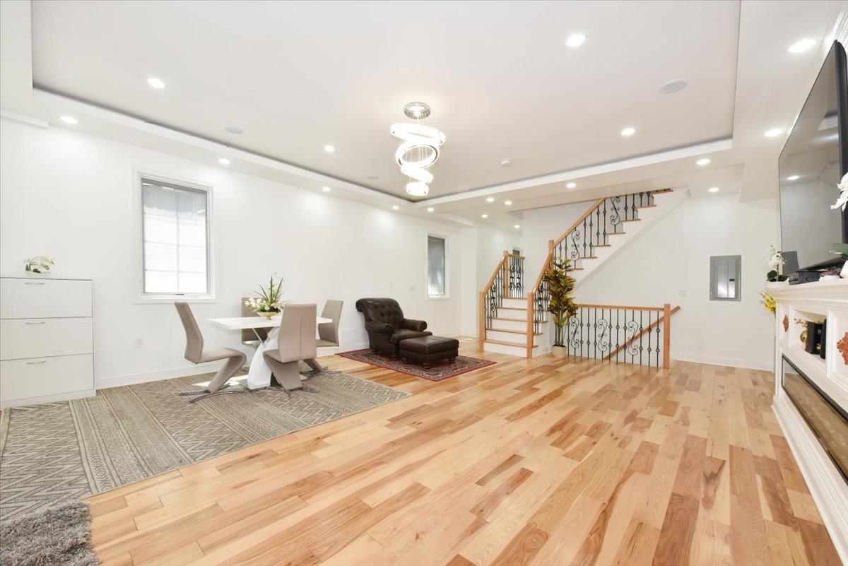 86-22 Somerset Street, Jamaica Estates, NY 11432