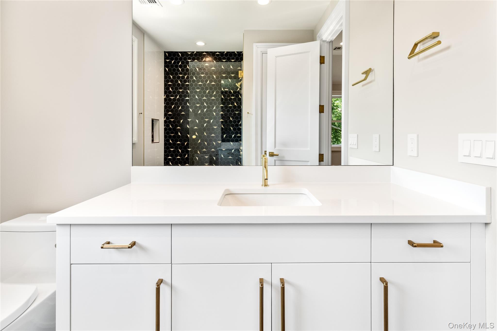 21 Cedar Lane, Remsenburg, NY 11960