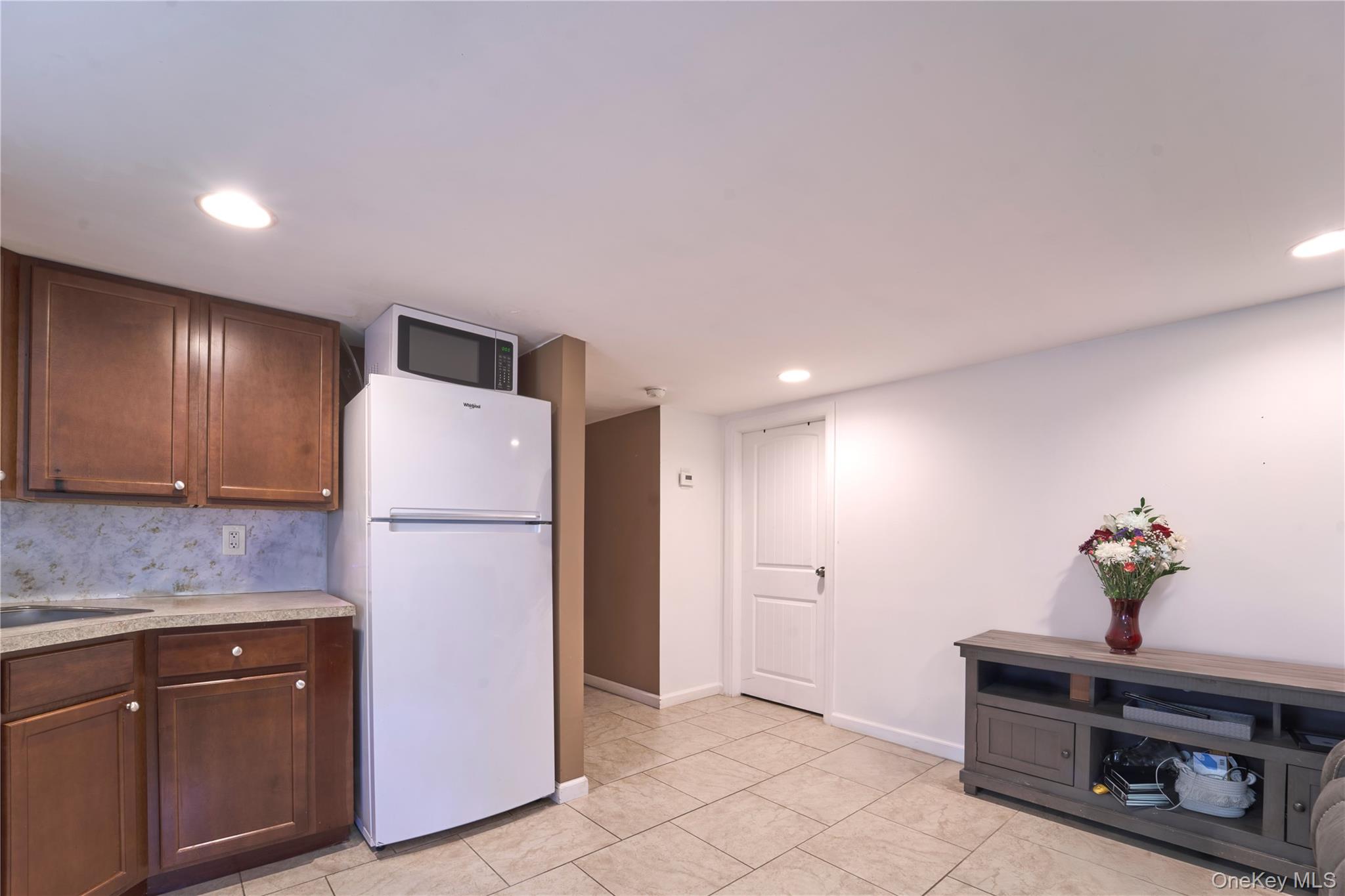 17 Sheridan Road, Babylon, NY 11702