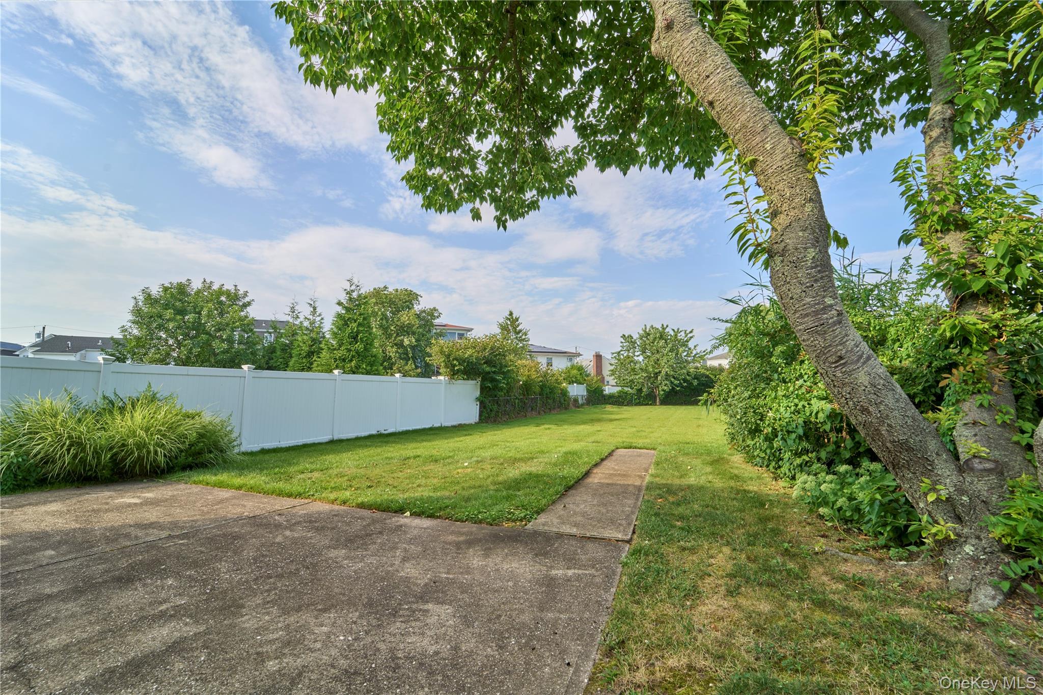 17 Sheridan Road, Babylon, NY 11702