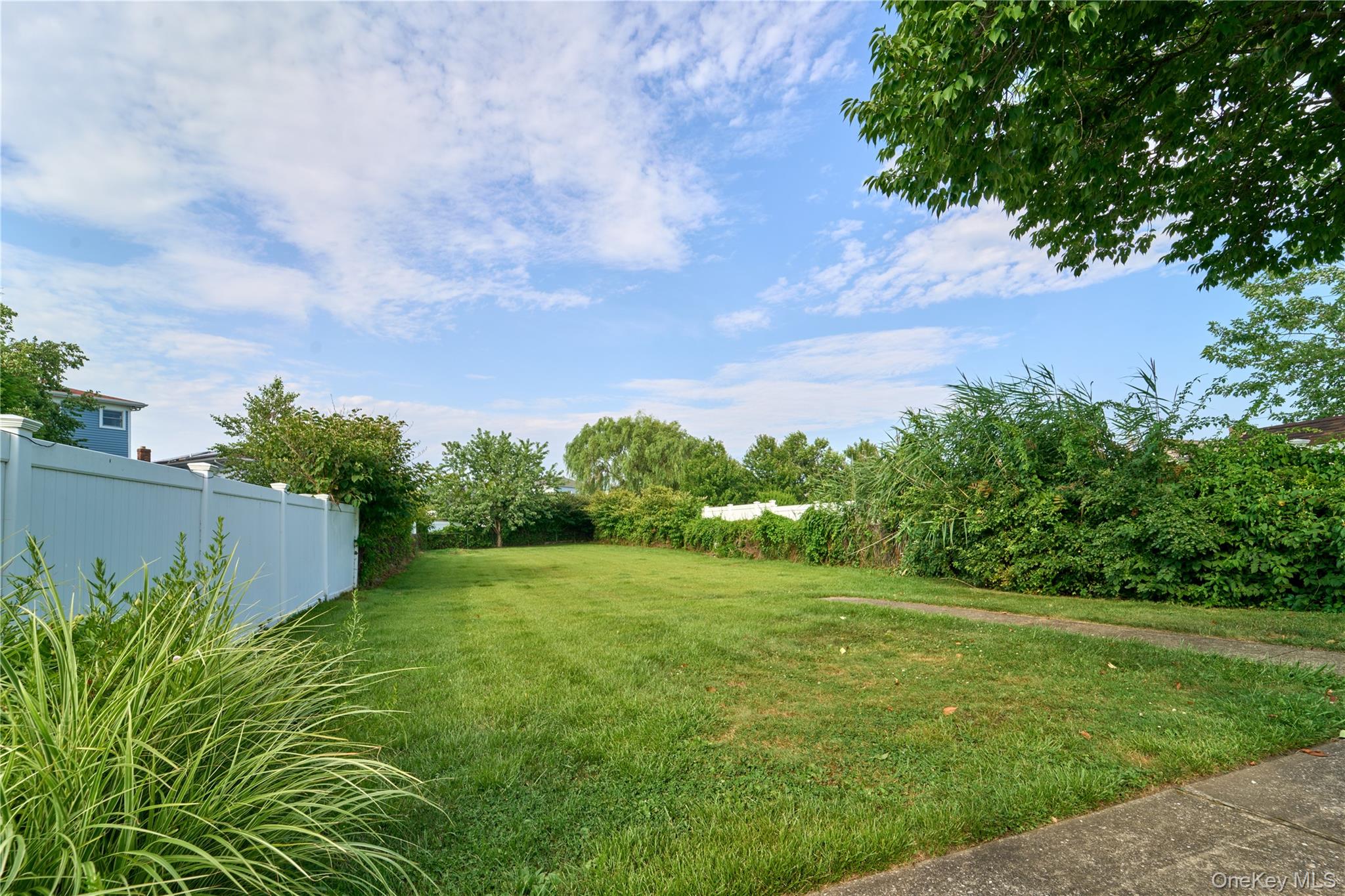 17 Sheridan Road, Babylon, NY 11702