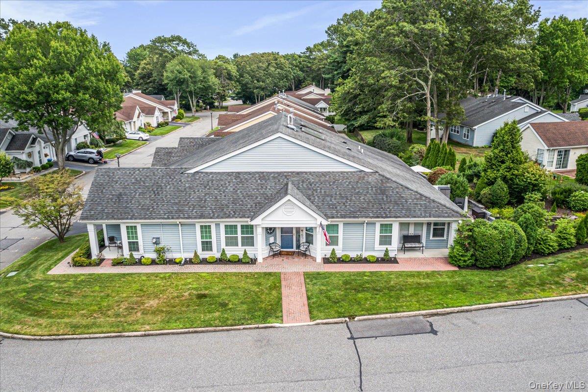 1 Huntington Court, Ridge, NY 11961
