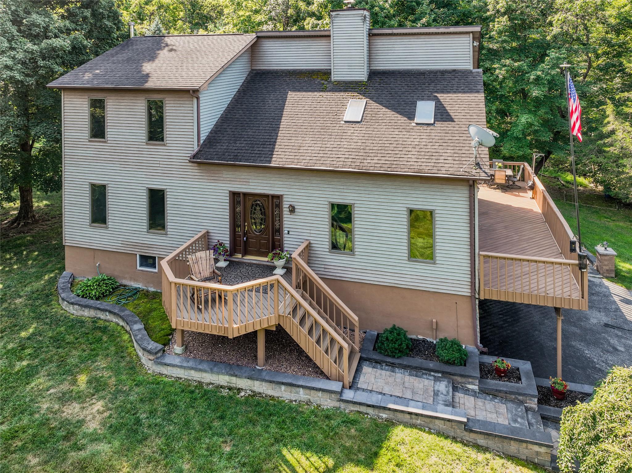 612 Salt Point Turnpike, Poughkeepsie, NY 12601