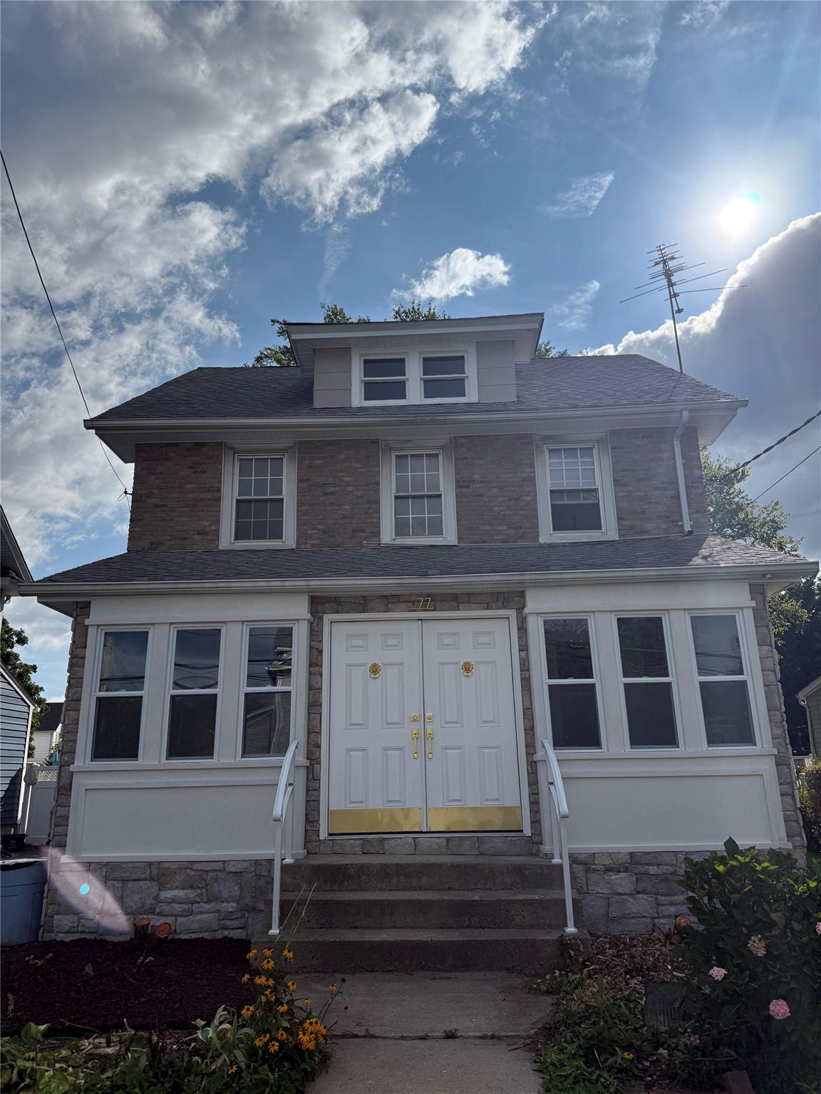 77 Woods Avenue, Rockville Centre, NY 11570