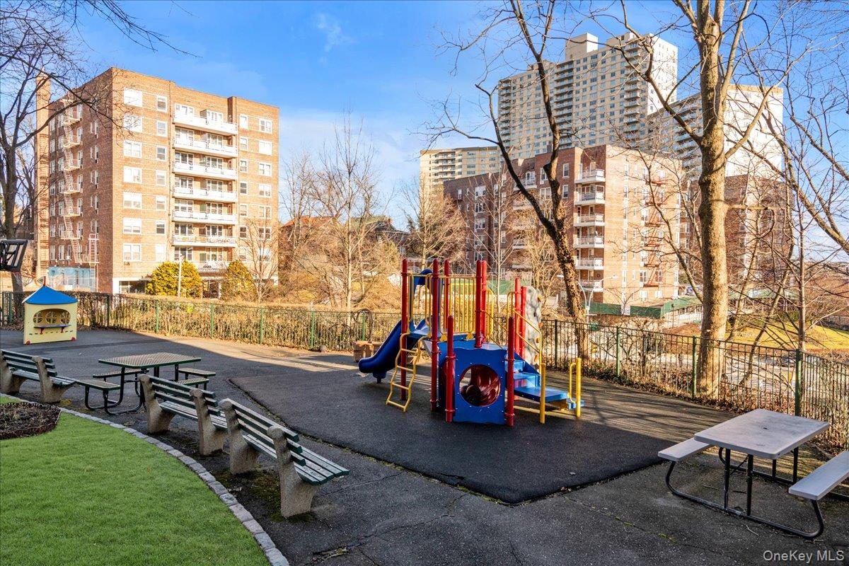 80 Knolls Crescent # 8M, Bronx, NY 10463