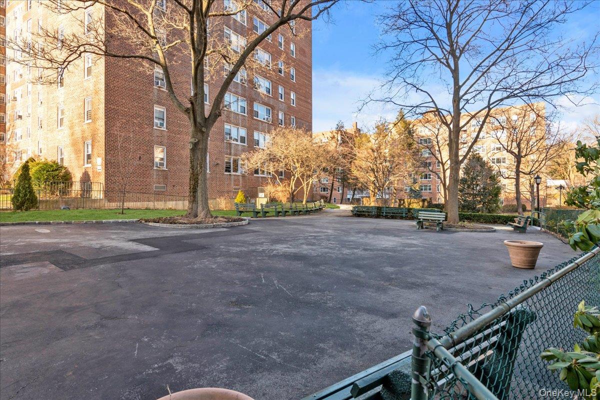 80 Knolls Crescent # 8M, Bronx, NY 10463