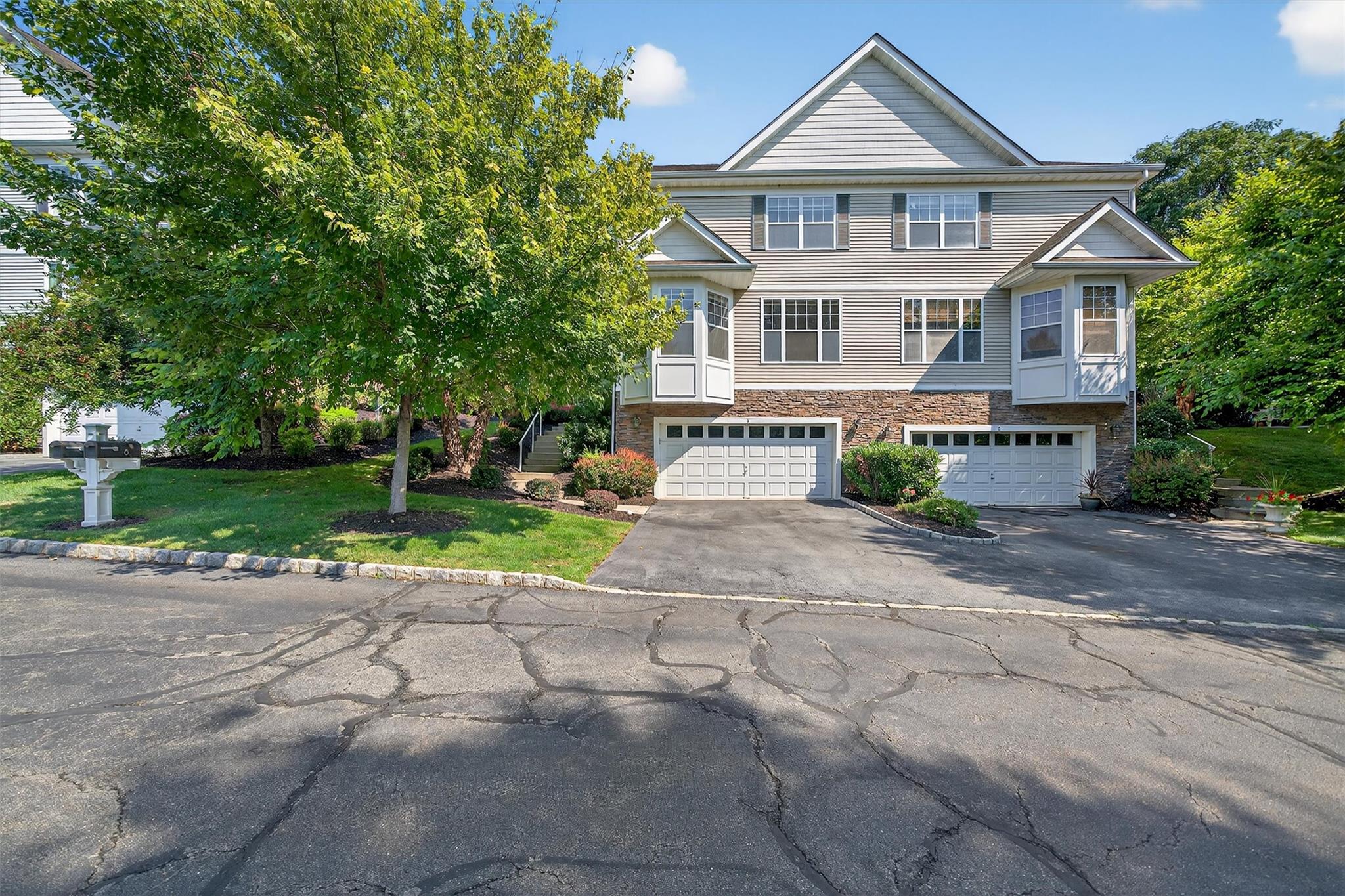 8 Green Court, Middletown, NY 10940