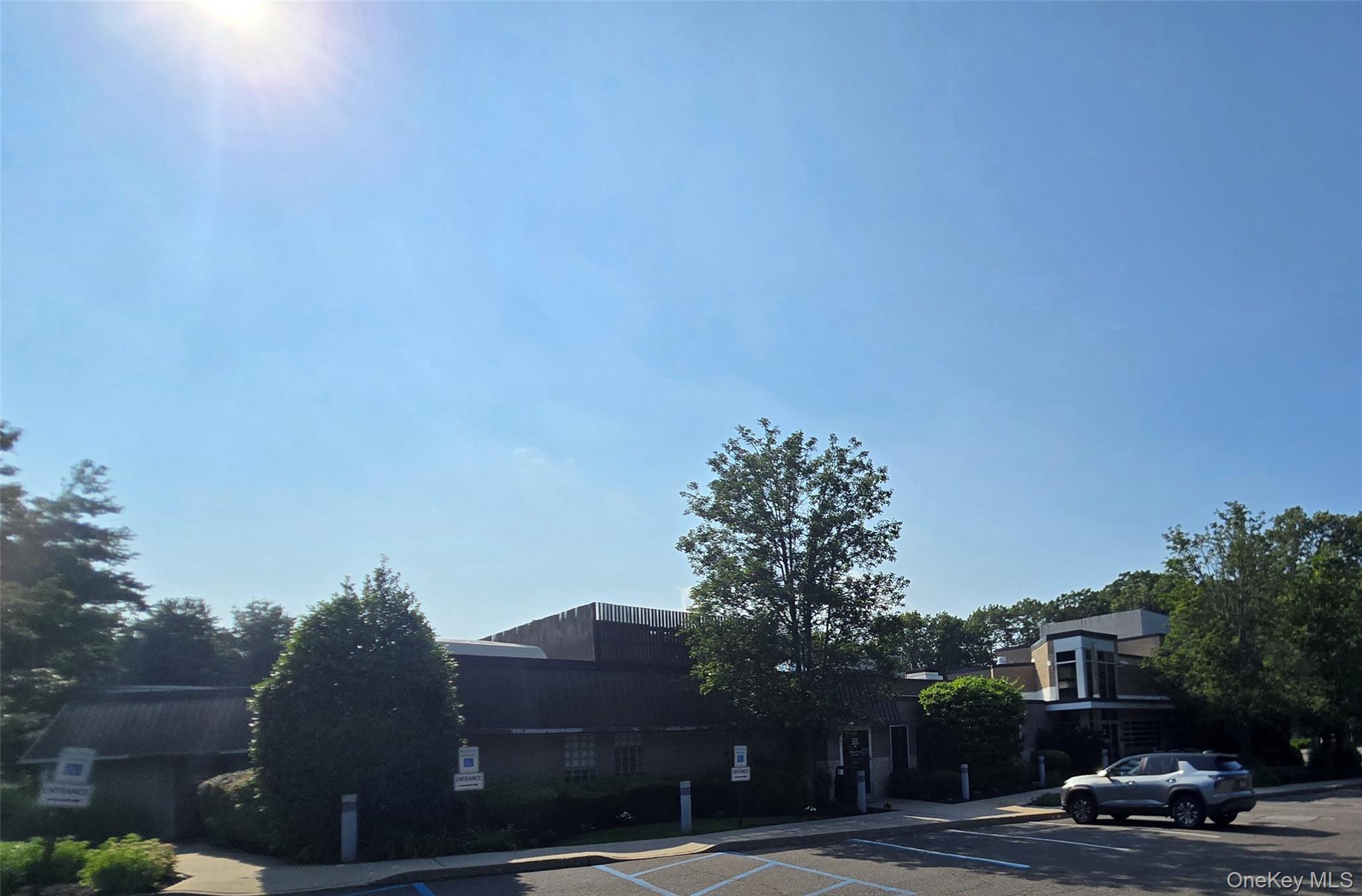 987 W Jericho Turnpike, Smithtown, NY 11787