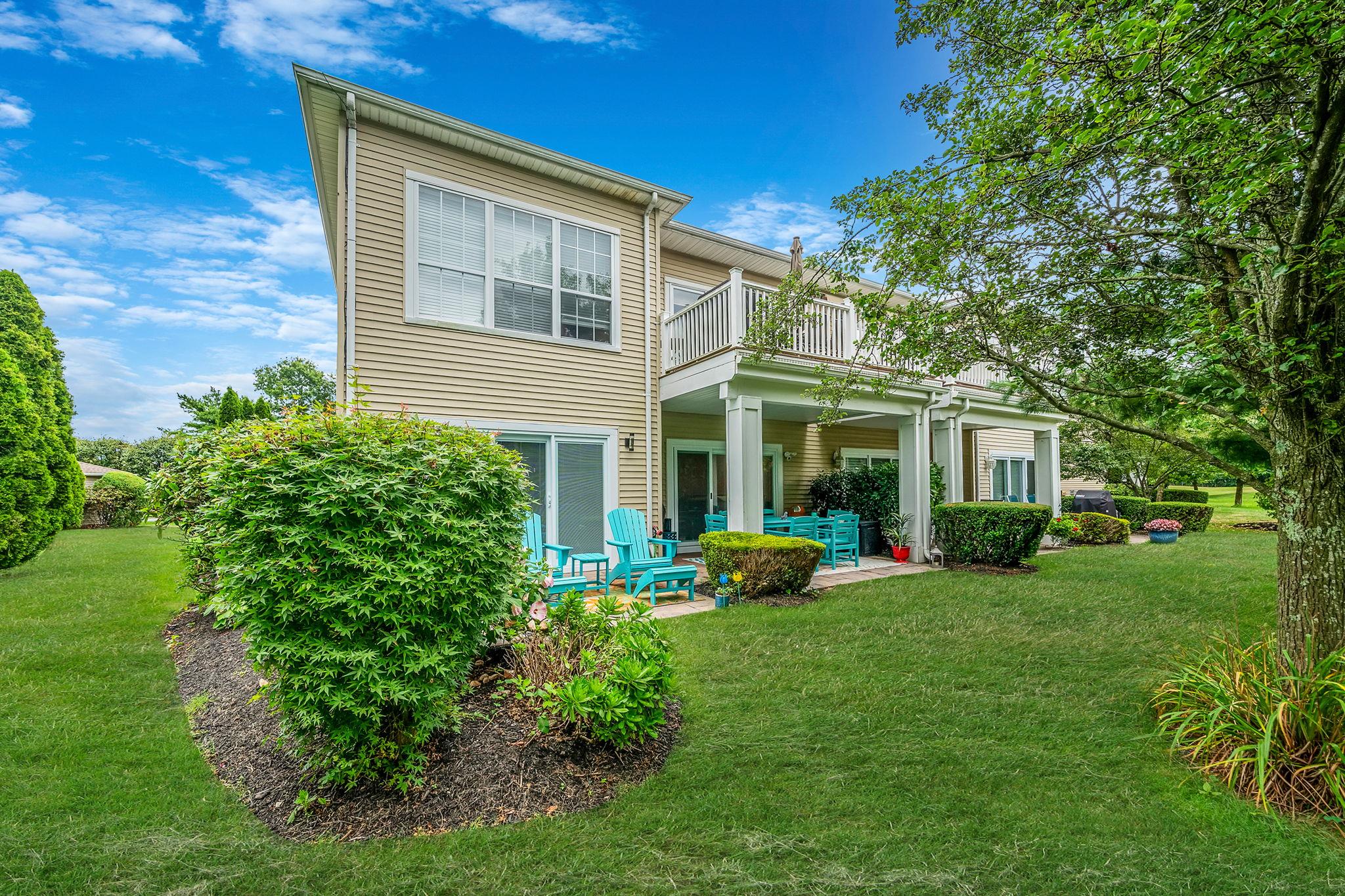 61 Windwatch Drive, Hauppauge, NY 11788