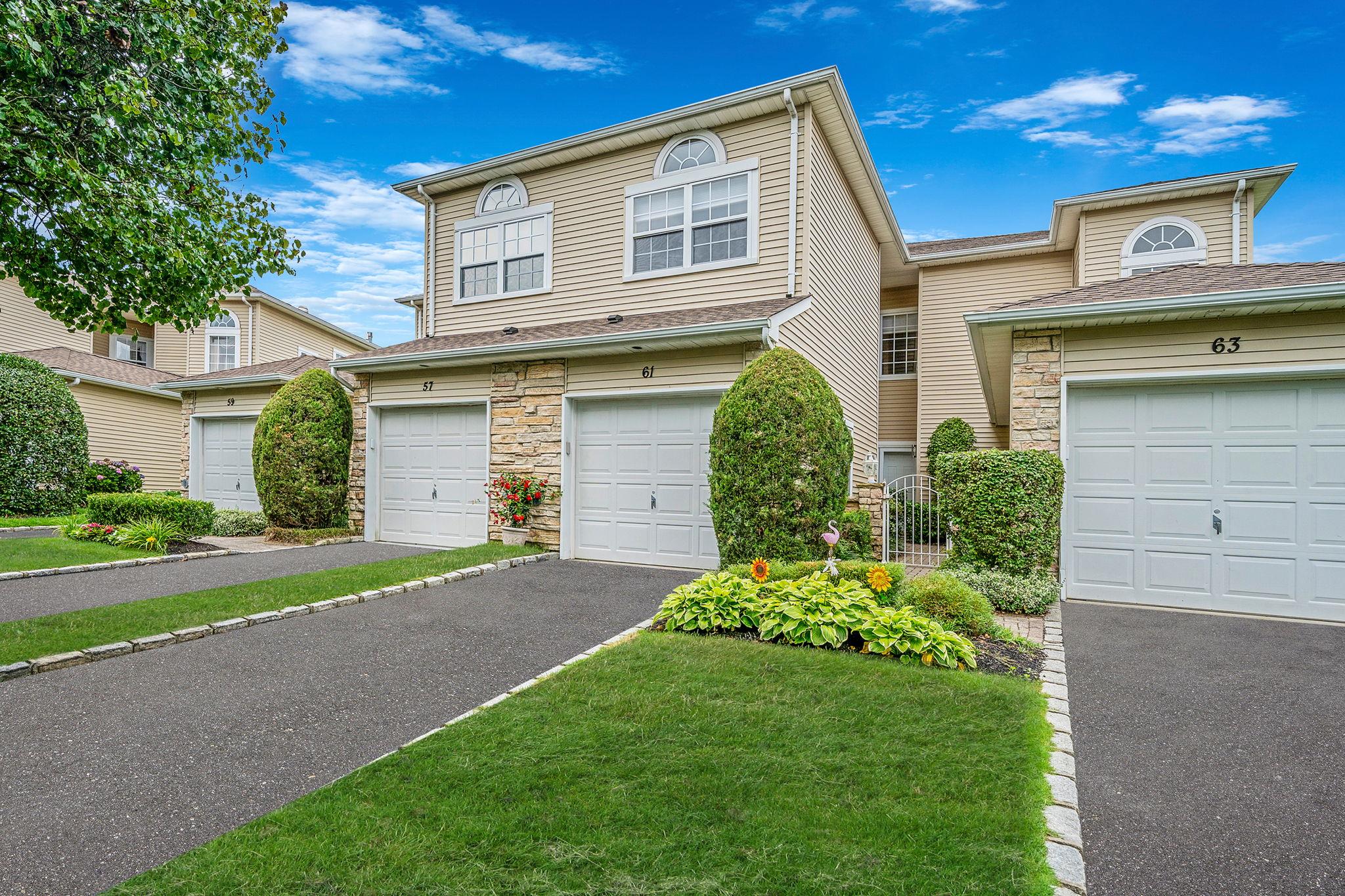 61 Windwatch Drive, Hauppauge, NY 11788