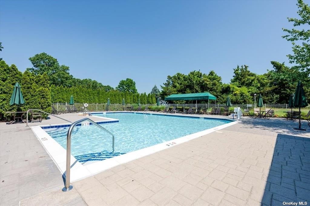 61 Windwatch Drive, Hauppauge, NY 11788