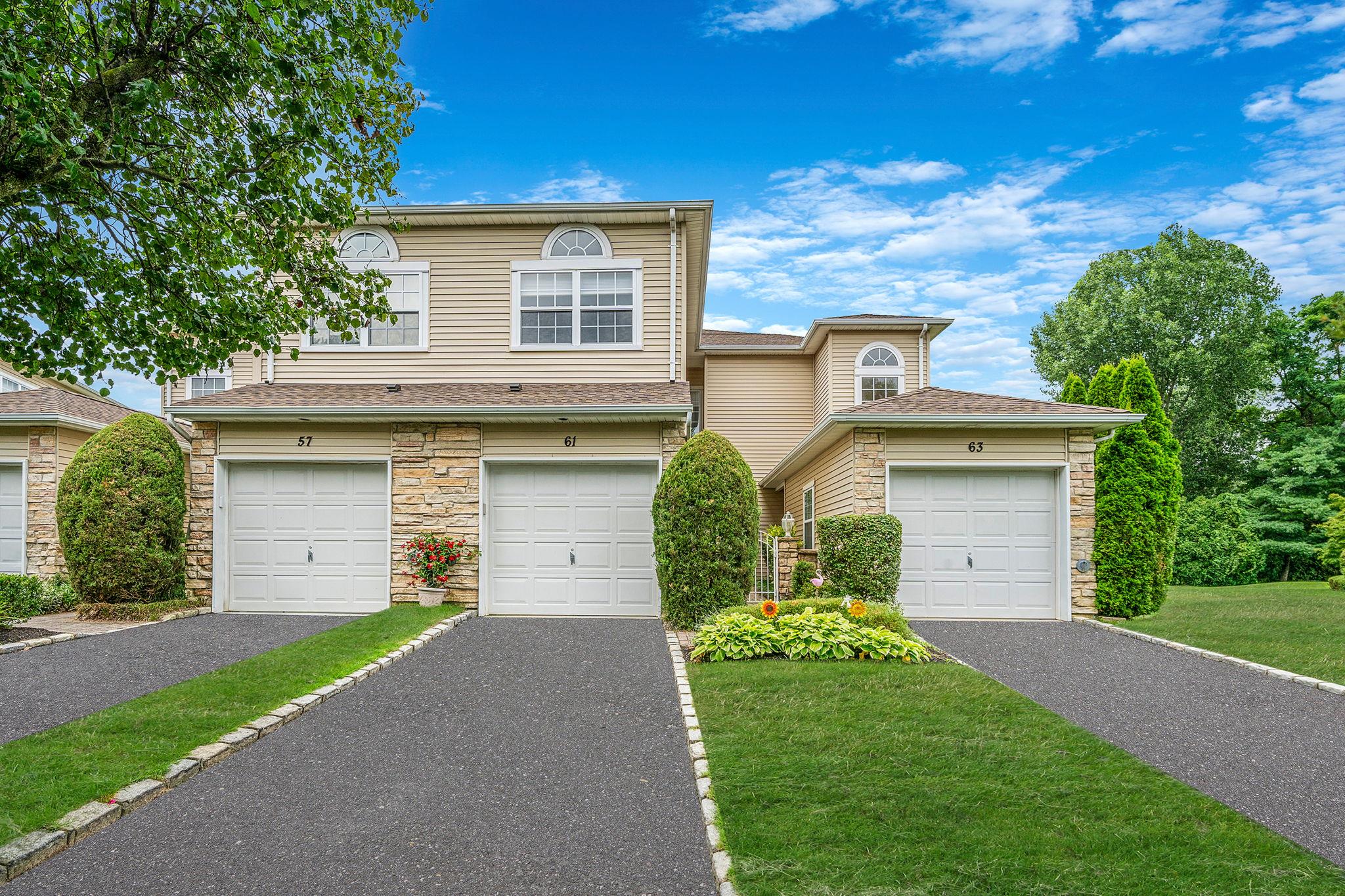 61 Windwatch Drive, Hauppauge, NY 11788