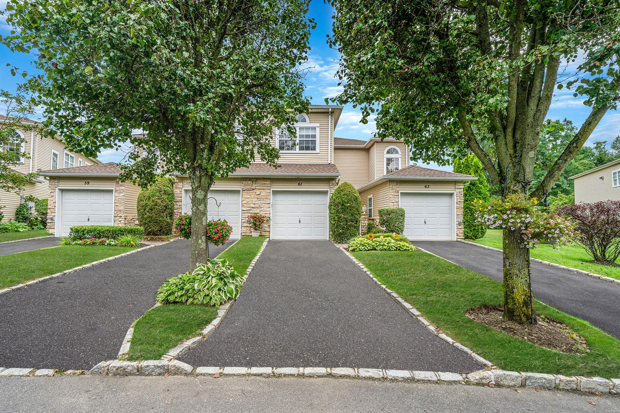 61 Windwatch Drive, Hauppauge, NY 11788