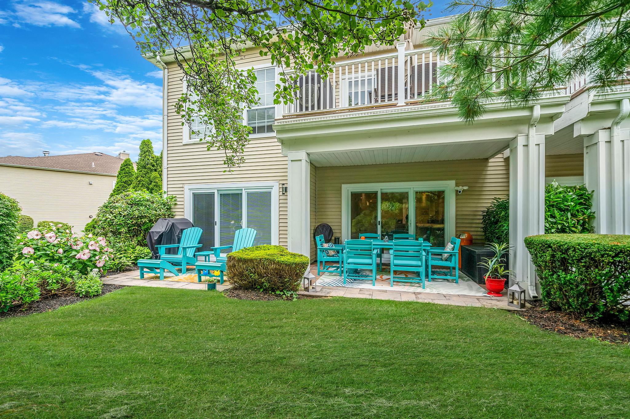 61 Windwatch Drive, Hauppauge, NY 11788