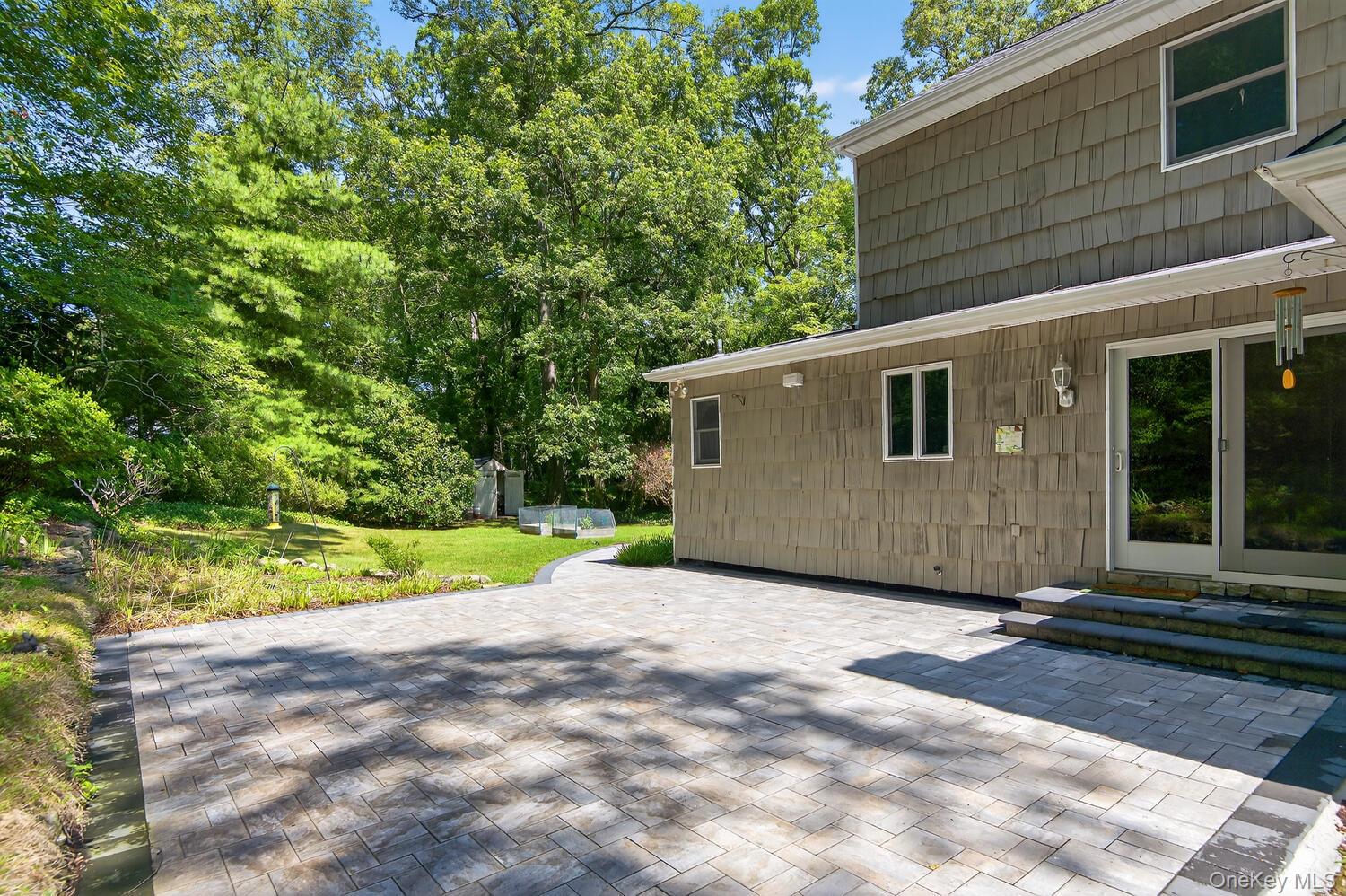 43 Edcris Lane, Huntington, NY 11743