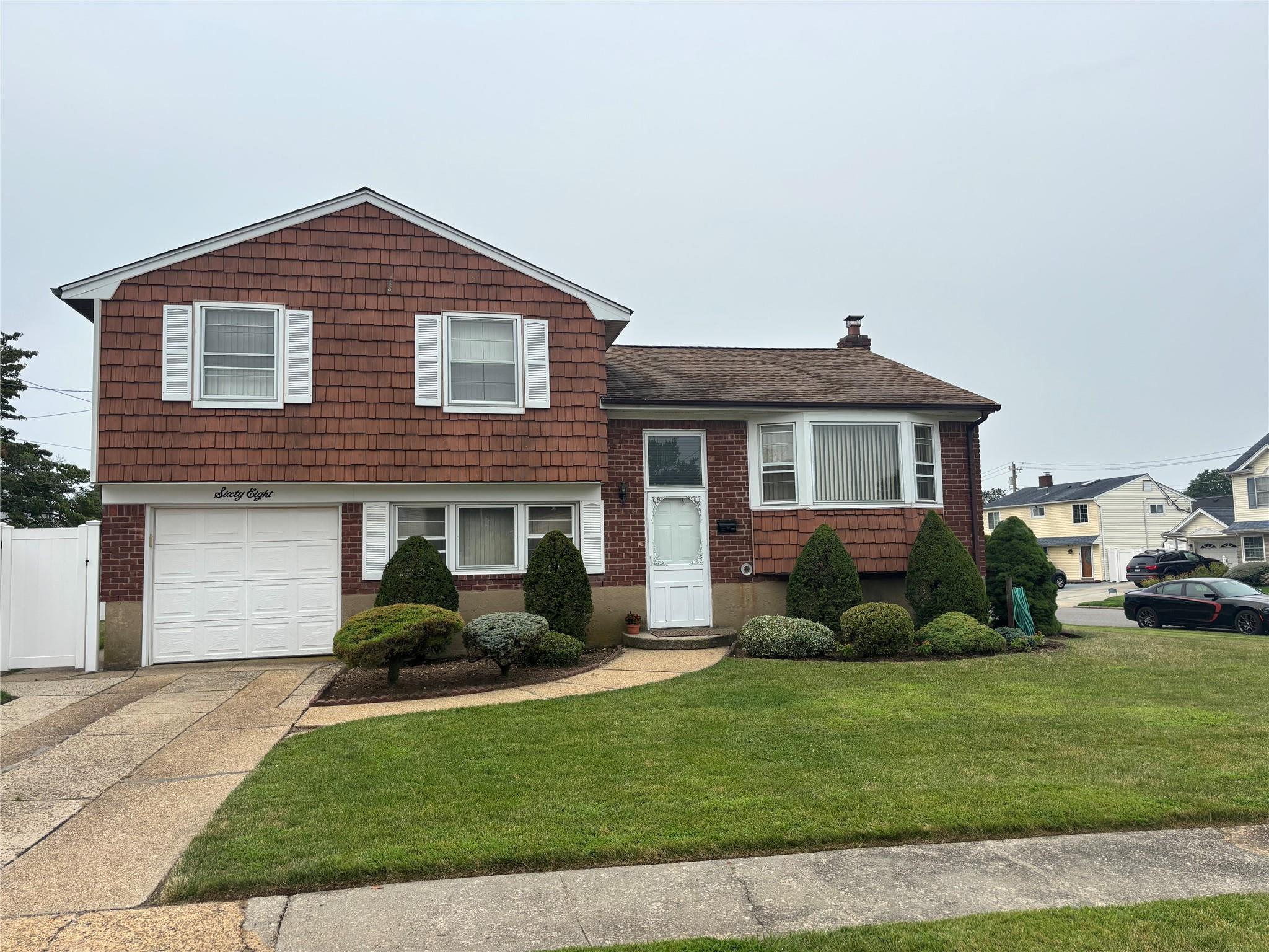 68 Dante Avenue, Hicksville, NY 11801