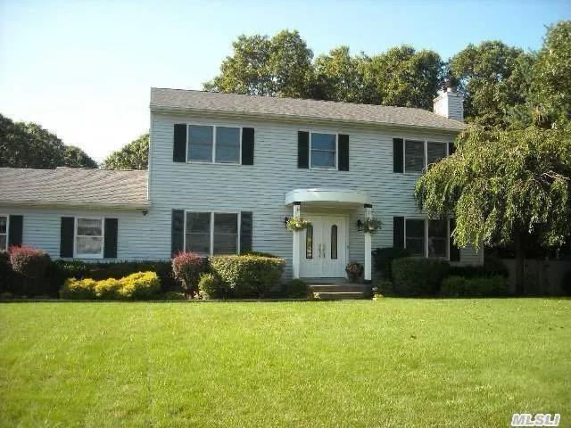 4 Valley Court, Holtsville, NY 11742