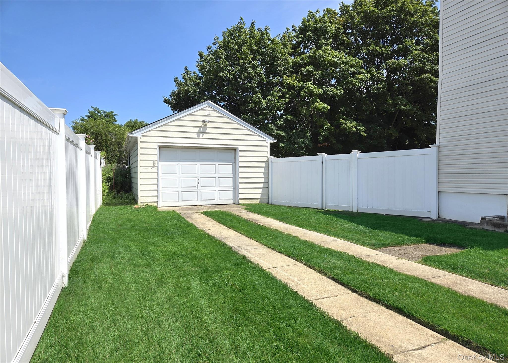 2291 Girard Place, Merrick, NY 11566