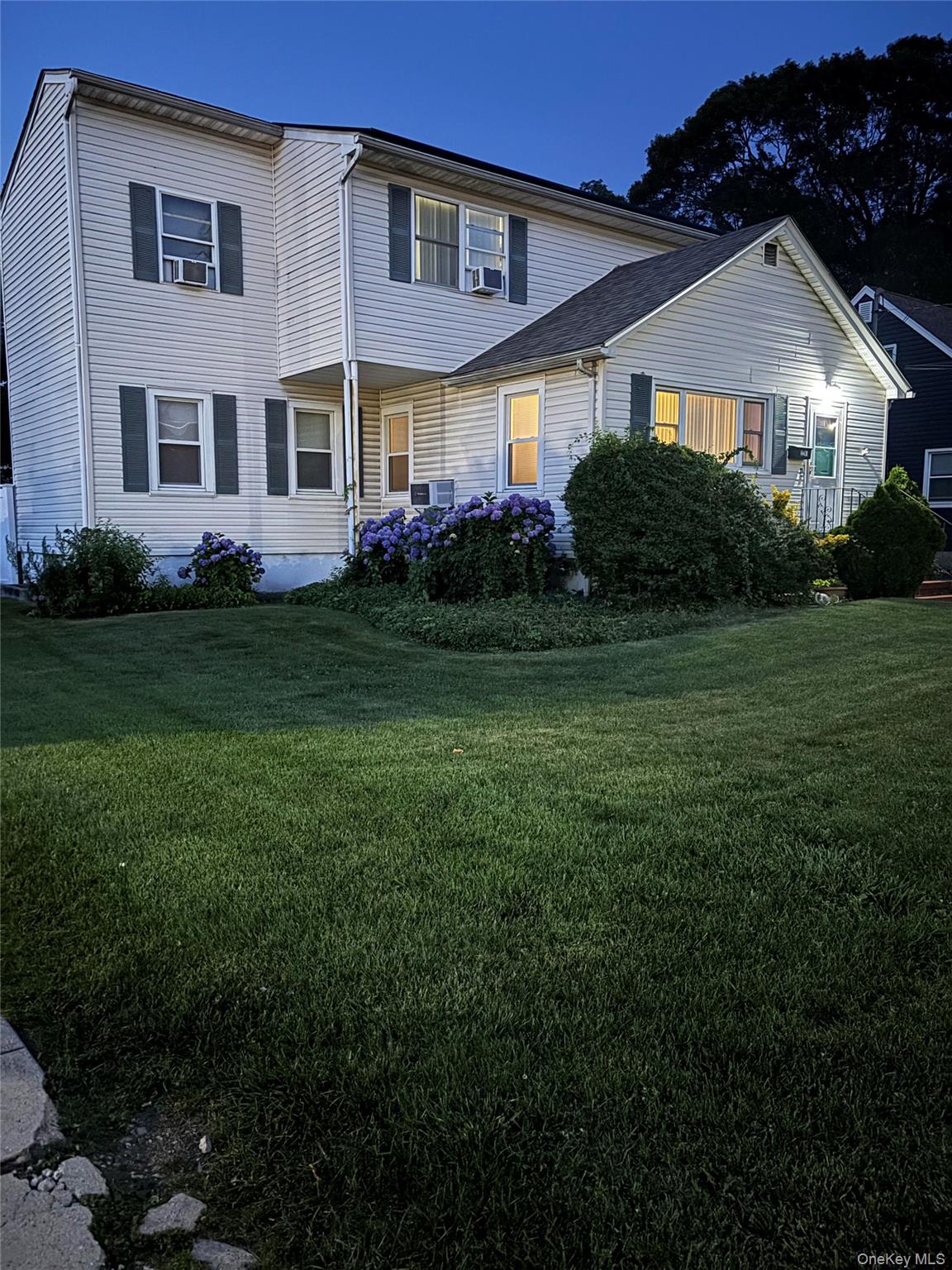 2291 Girard Place, Merrick, NY 11566