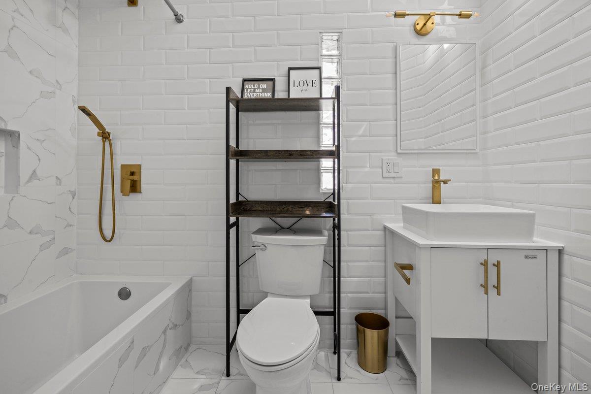 916 Clarence Avenue, Bronx, NY 10465