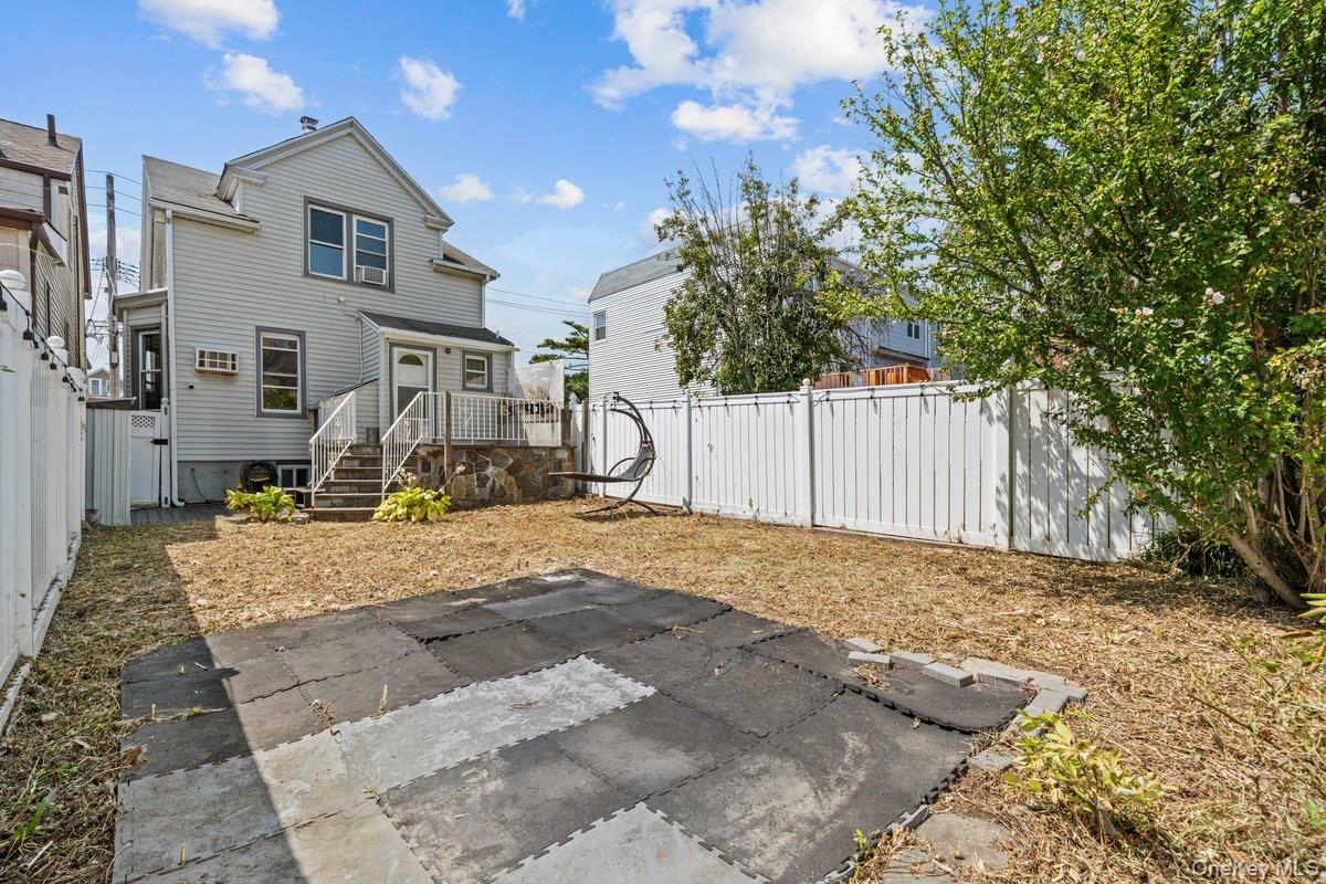 916 Clarence Avenue, Bronx, NY 10465