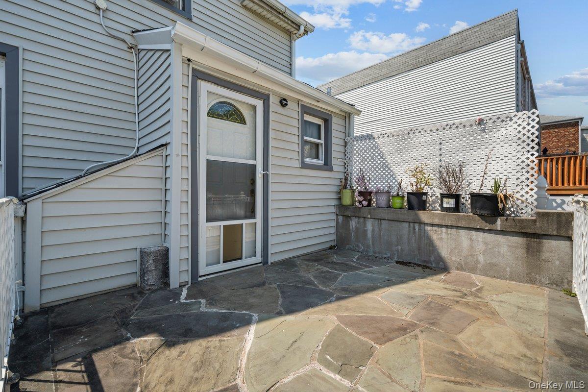 916 Clarence Avenue, Bronx, NY 10465