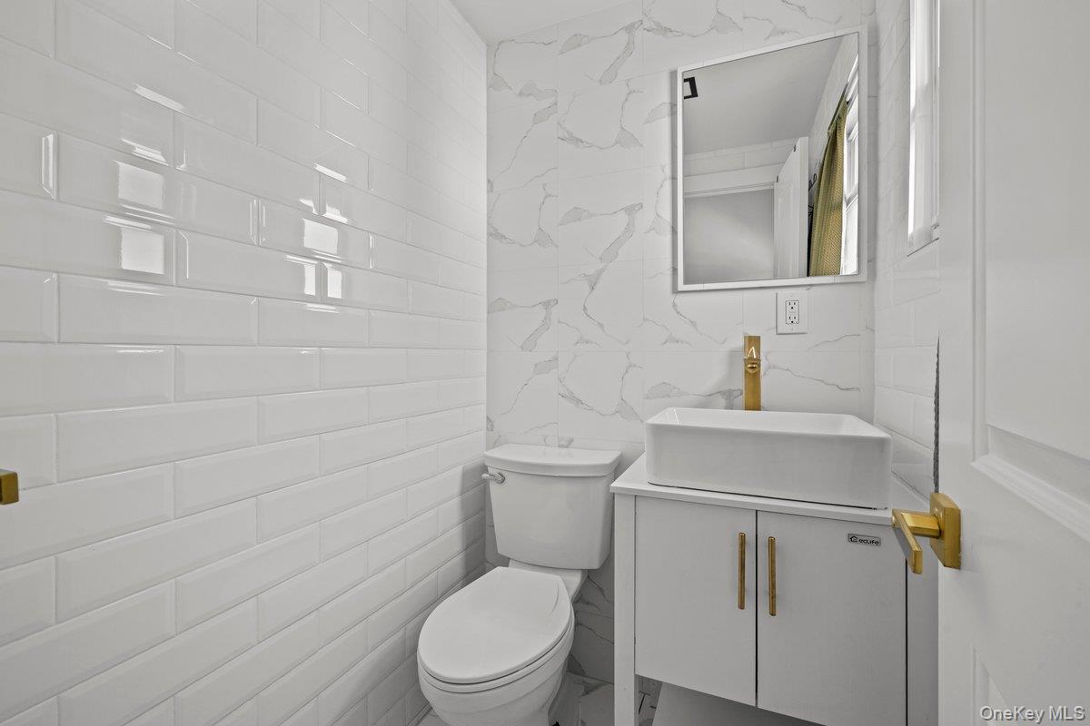 916 Clarence Avenue, Bronx, NY 10465