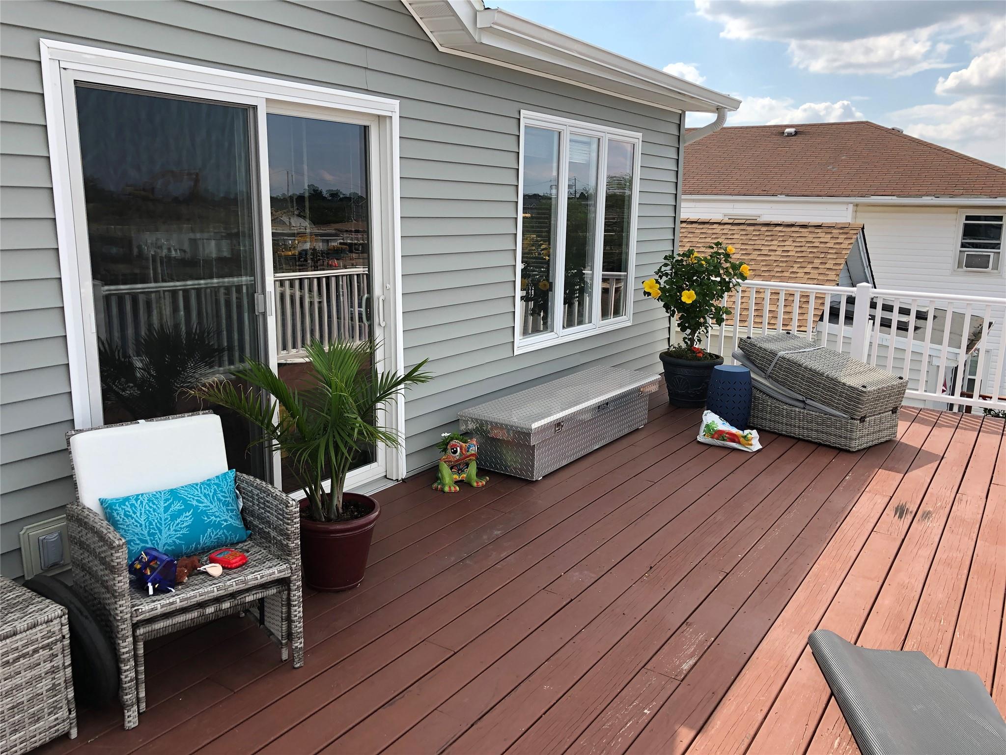 10 James Street S, East Rockaway, NY 11518