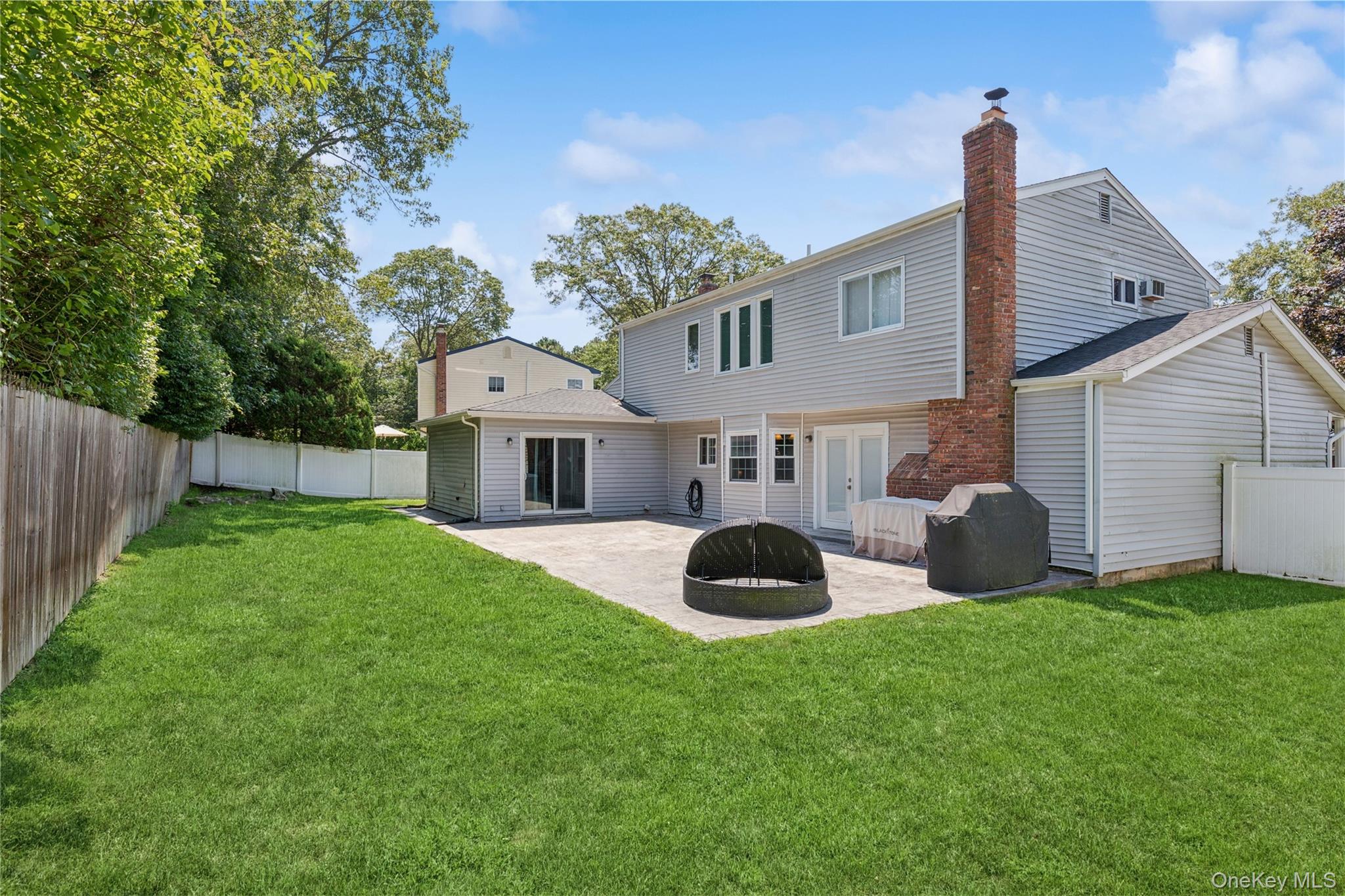 42 Morris Avenue, Lake Grove, NY 11755