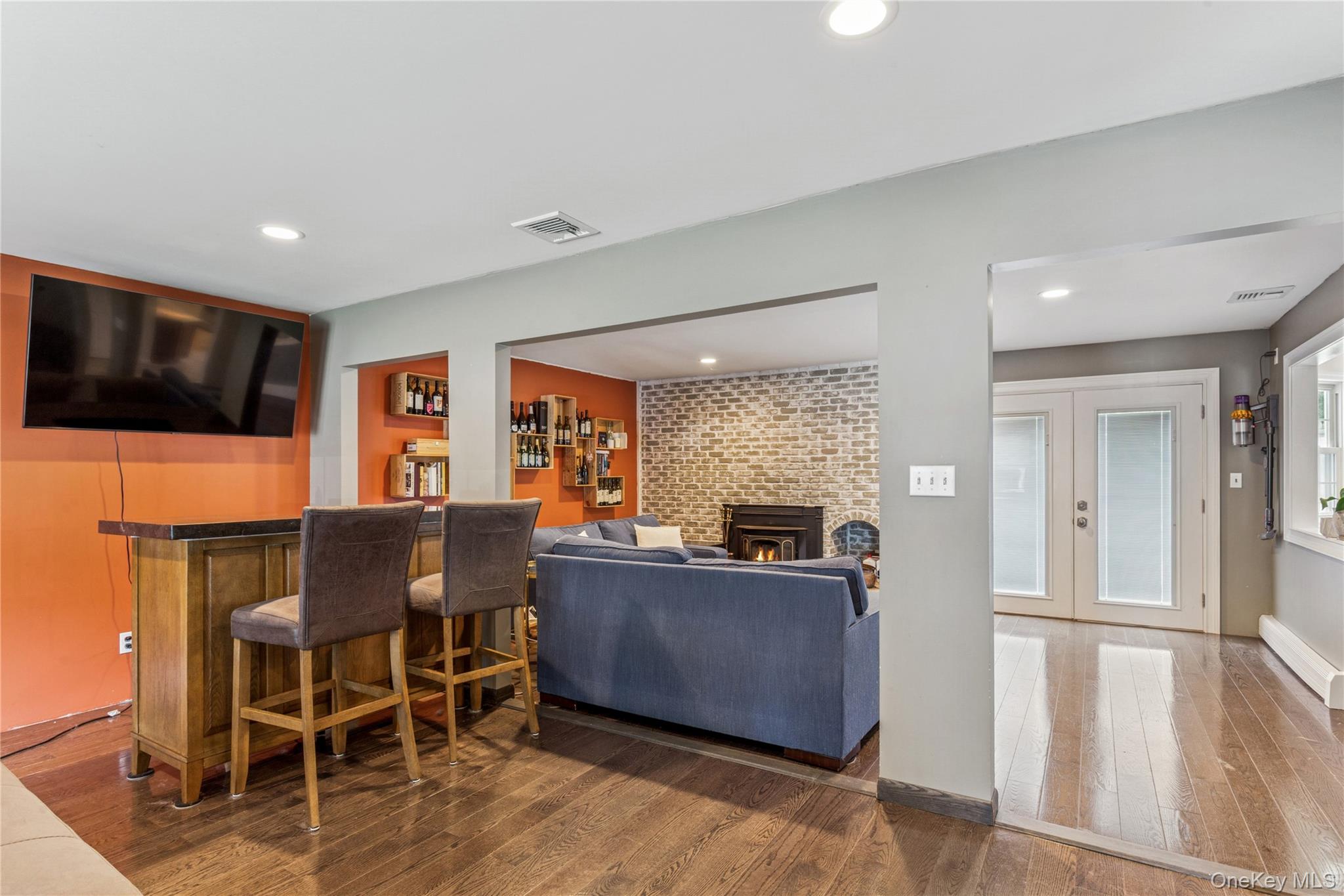 42 Morris Avenue, Lake Grove, NY 11755