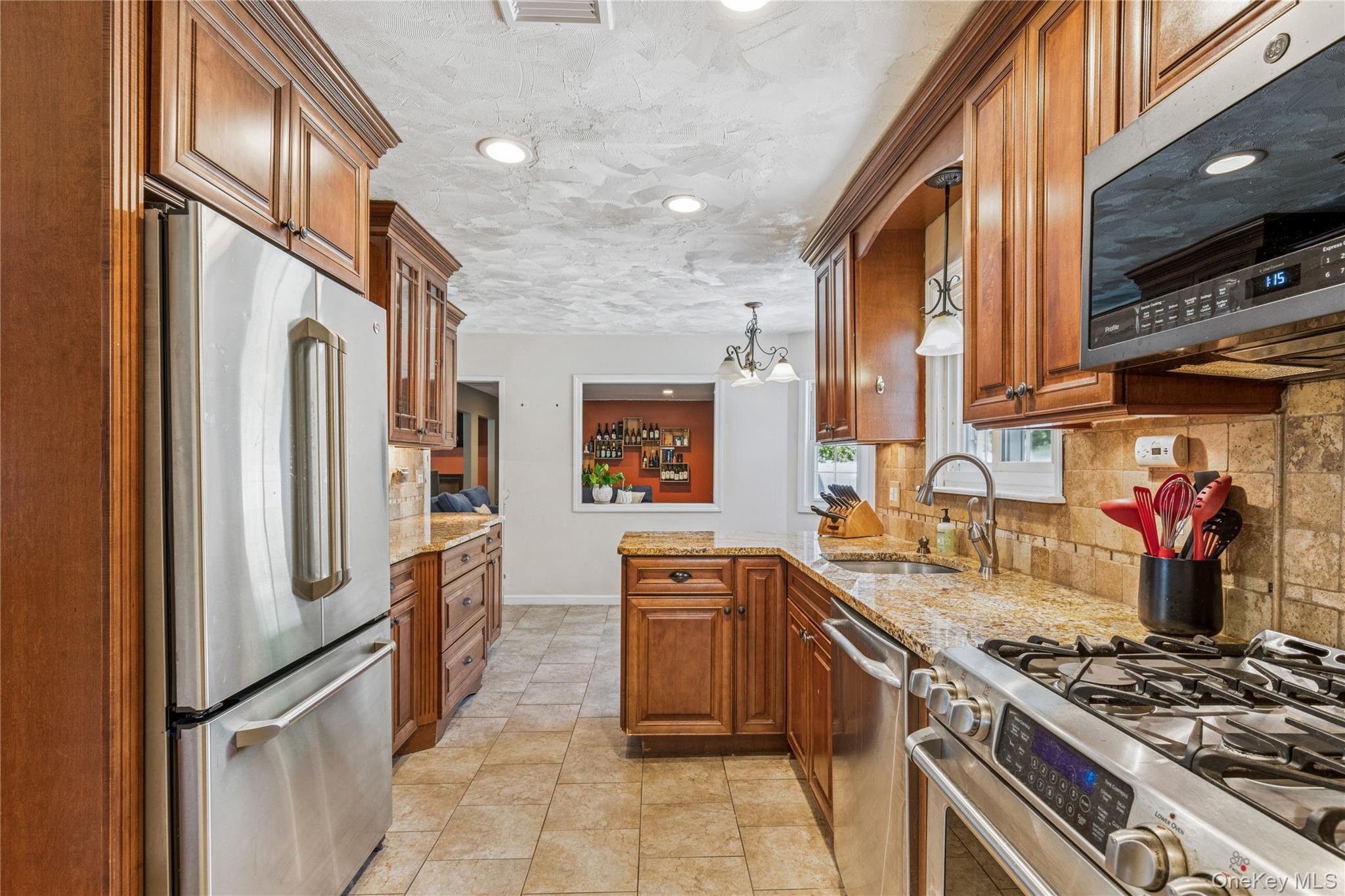 42 Morris Avenue, Lake Grove, NY 11755