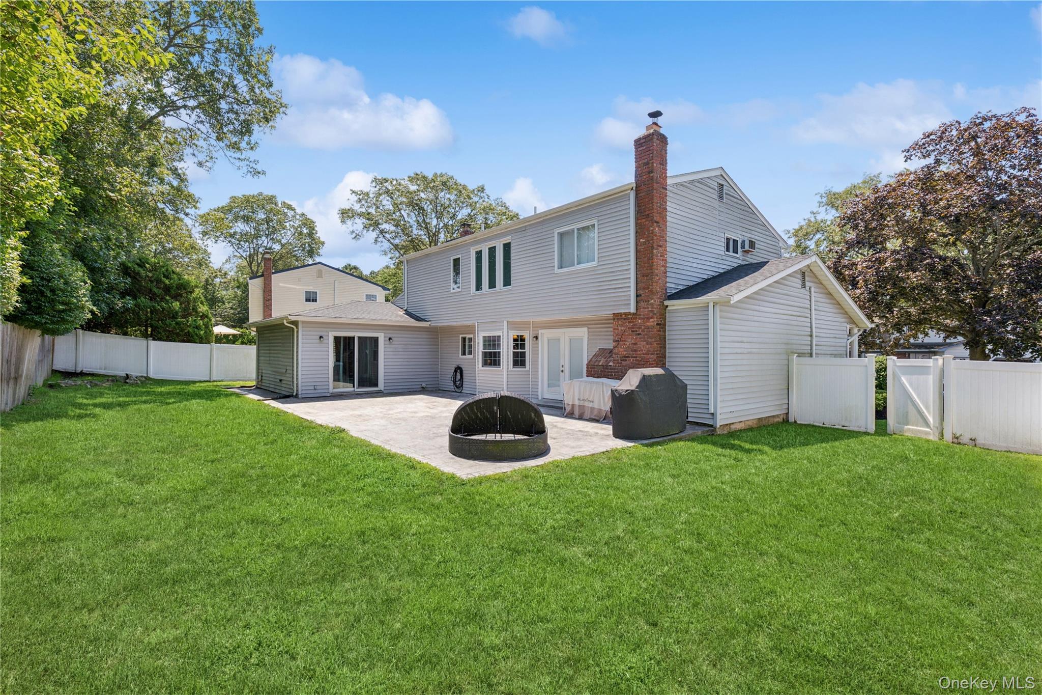 42 Morris Avenue, Lake Grove, NY 11755