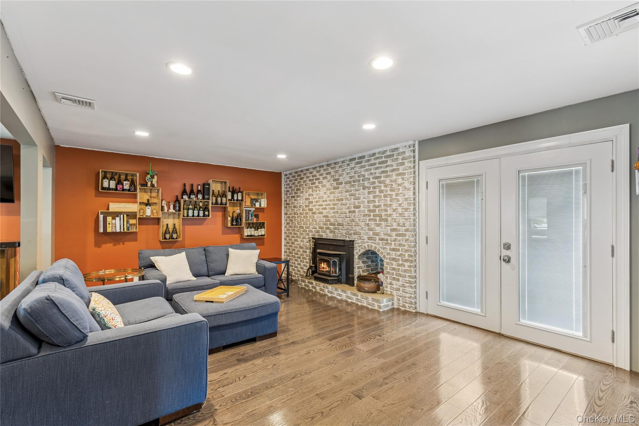 42 Morris Avenue, Lake Grove, NY 11755