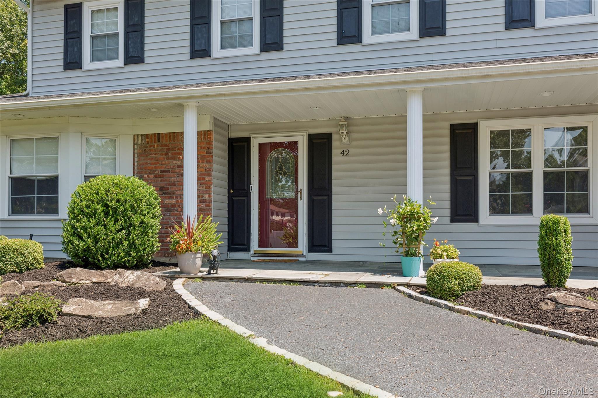 42 Morris Avenue, Lake Grove, NY 11755