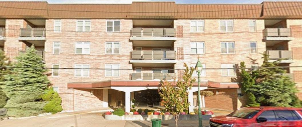 360 Central Avenue # 331, Lawrence, NY 11559